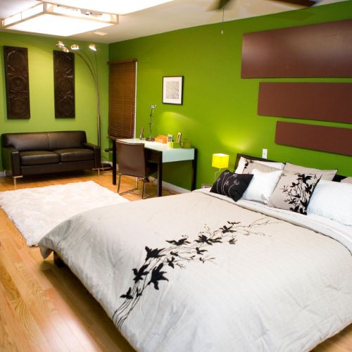 Green walls with artistic wall accents